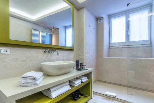 Via Veneto Prestige Rooms - image 9