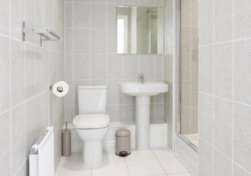 Campbell Park Serviced Properties - Shortstay MK - image 6