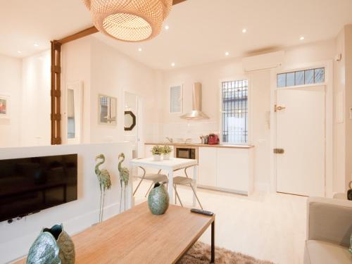 One-Bedroom Apartment image 8