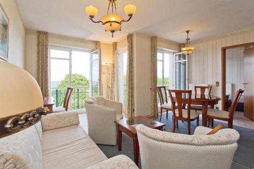 2 bedrooms, 4 beds