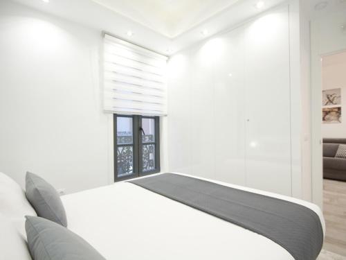 Apartamento nuevo y de lujo en puerta del sol - image 2
