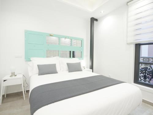 Apartamento nuevo y de lujo en puerta del sol - image 4