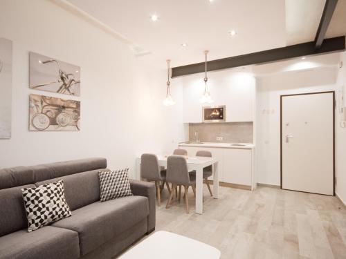Apartamento nuevo y de lujo en puerta del sol - image 2