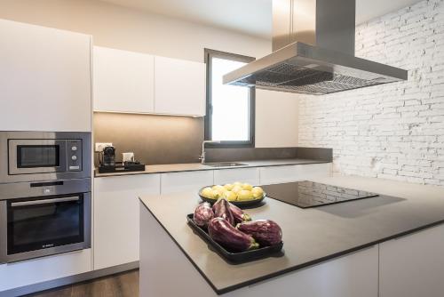 140051214 Casagrand Luxury Suites