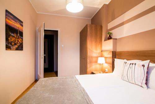 Apartments Top Central 3 - image 9