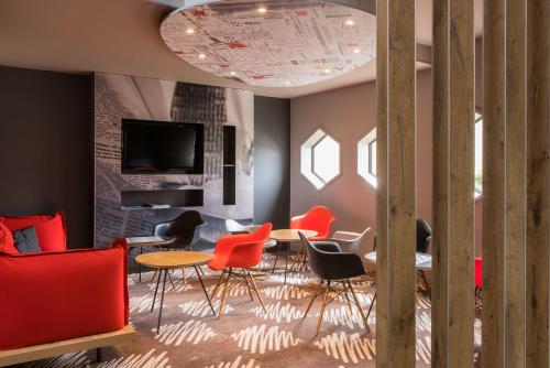 ห้องส่วนกลางสำหรับนั่งเล่น/ดูทีวี, ไอบิส แร็งส์ แต็งโก (ibis Reims Tinqueux) in แตงเกวอซ์