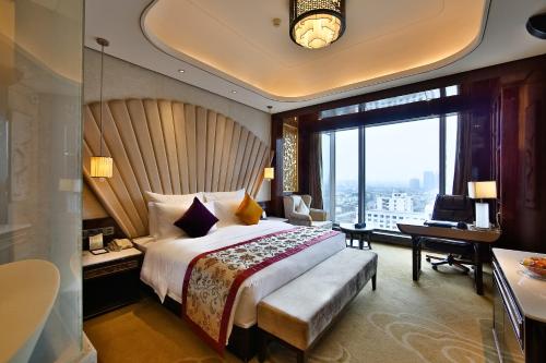 Double Room image 6