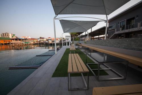 バーン ター オン ザシー12