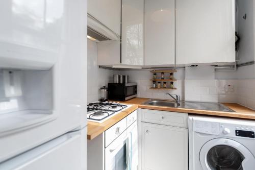 Earls Court Apartments by BaseToGo - image 11