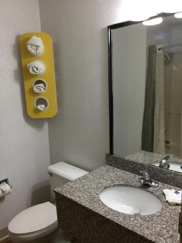 Motel 6-Augusta KS - image 3
