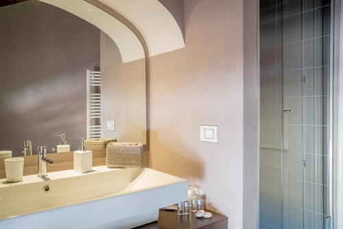Studio Apartment with Sea View image 5
