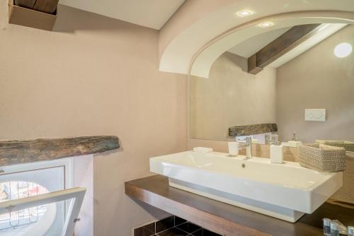Studio Apartment with Sea View image 4