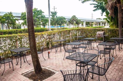 อาหารและเครื่องดื่ม, Gables Inn near สวนแมธทีสันแฮมม็อก