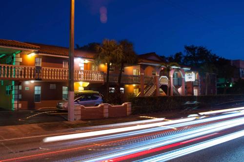 Gables Inn near สวนแมธทีสันแฮมม็อก