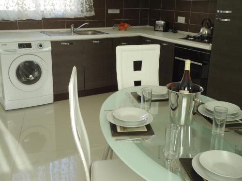 Shamrock Flats - image 4