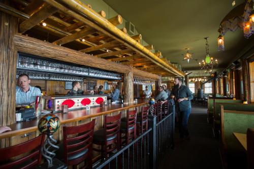 McMenamins Kalama Harbor Lodge - 레스토랑