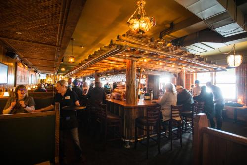 McMenamins Kalama Harbor Lodge - 레스토랑