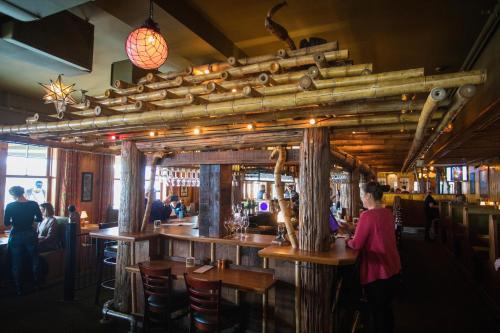 McMenamins Kalama Harbor Lodge - 레스토랑