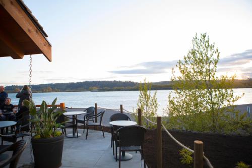 McMenamins Kalama Harbor Lodge - 바/라운지