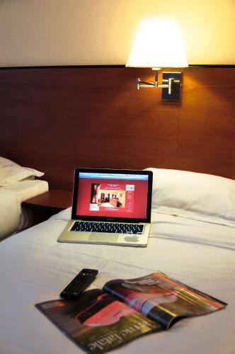 Hotel Eden Montmartre - main image