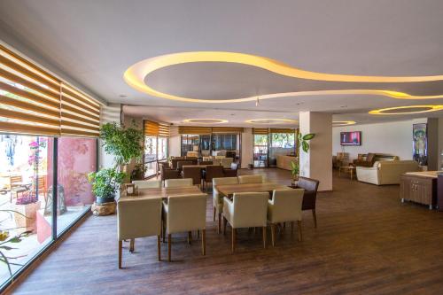 餐廳, 周日海灘飯店 (Sunday Beach Hotel) in 庫沙達西