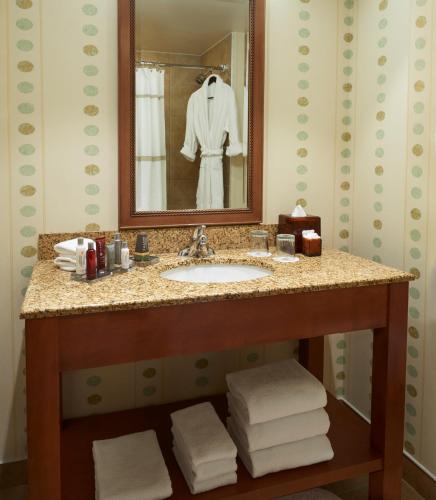 City View High Floor Room 1 King Bed