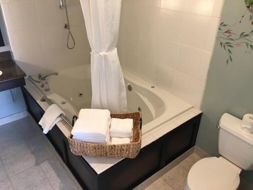 Kalispell Grand Hotel - 화장실