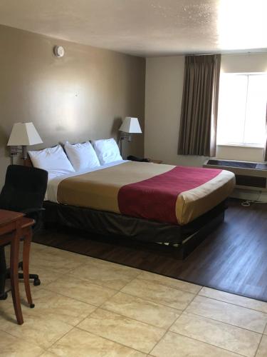Ameri-Stay Inn & Suites