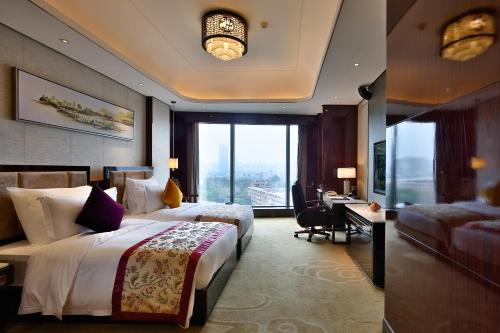 Business Twin Room image 3