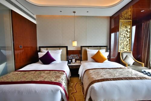 Deluxe Twin Room image 5