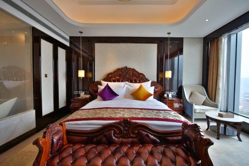 room detail thumbnail 1