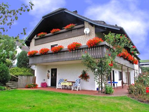 Apartment in Deifeld with garden