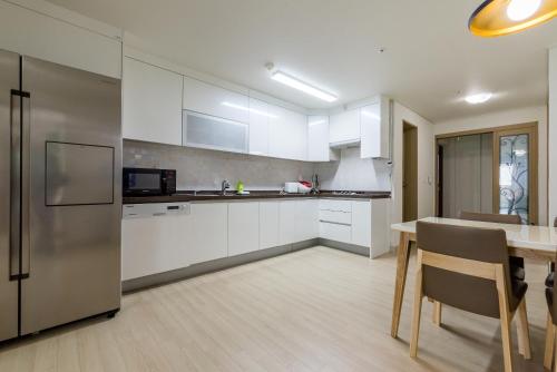 Homefourest Residence Hotel Okpo in Okpo-dong