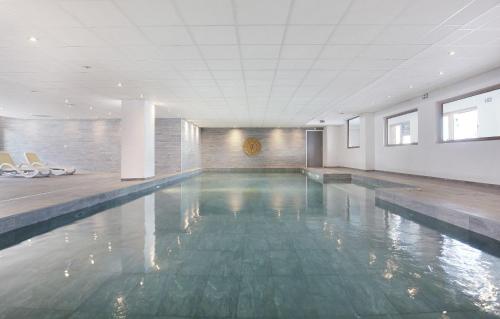 Swimming pool, Residence Prestige Odalys Front de Neige in La Plagne