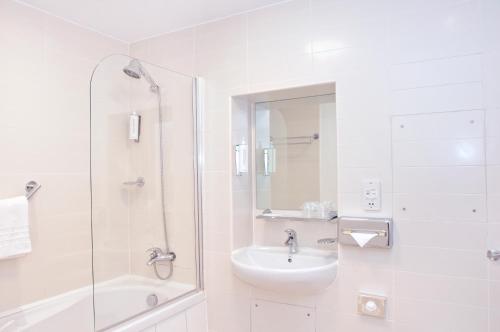 PREMIER SUITES Newcastle - image 8