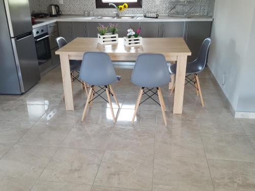 Tom's House – Néa Karváli, MO