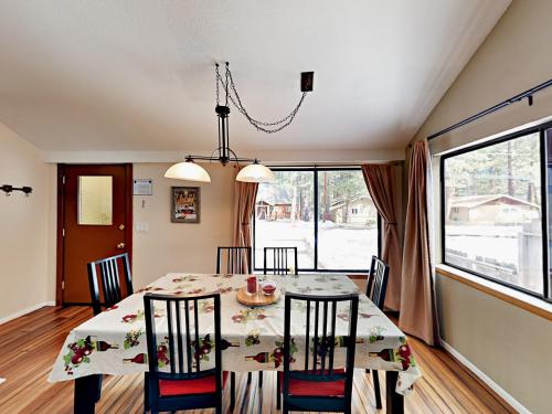 1144 Martin Ave Home - image 5