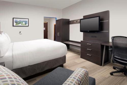 Holiday Inn Express Knoxville-Strawberry Plains by IHG in Knoxville, USA