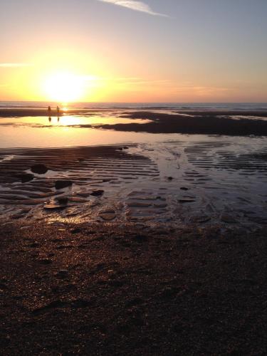 Tolcarne Beach Colonial Restaurant and Rooms – Newquay