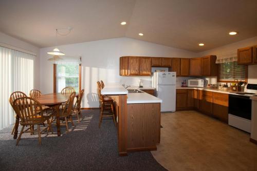 Goshorn Lake Cottage #23 - image 4