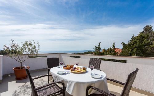 Apartment Deni 5