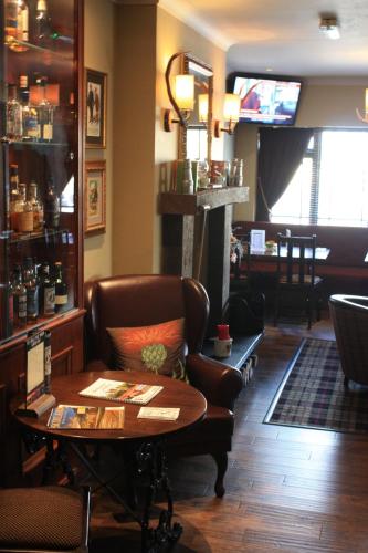 Ресторан, Newburgh Inn in Eллон