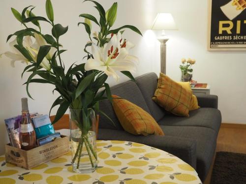 2 Bedroom Apartment Old Town Centre, Nice (photo 9)