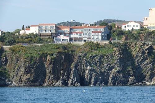 Logis Hotel Solhotel - Hôtel - Banyuls-sur-Mer