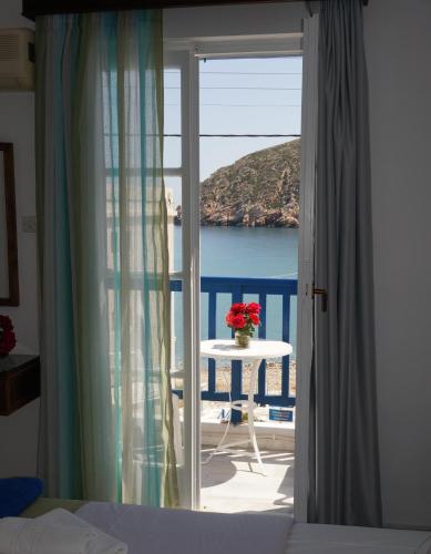 周邊環境, Adonis Hotel Naxos in 阿波羅納斯