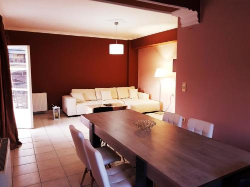  Mojo modern apartment in Alikanas