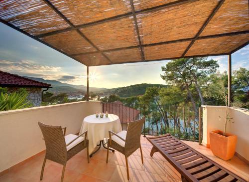  Studio Apartment With Sea in Jelsa