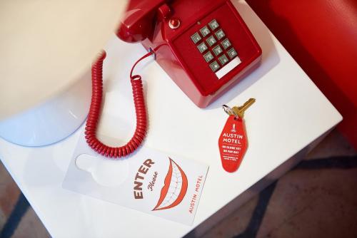 Austin Motel Room Type - King Room with Pool View