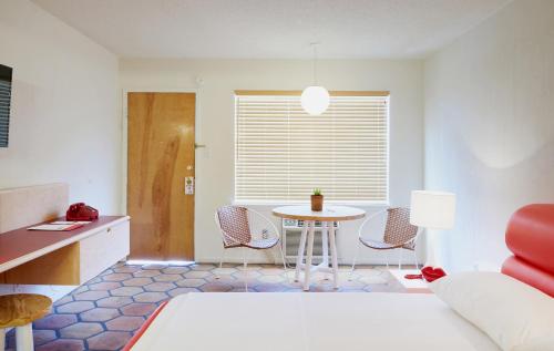 Austin Motel - image 2