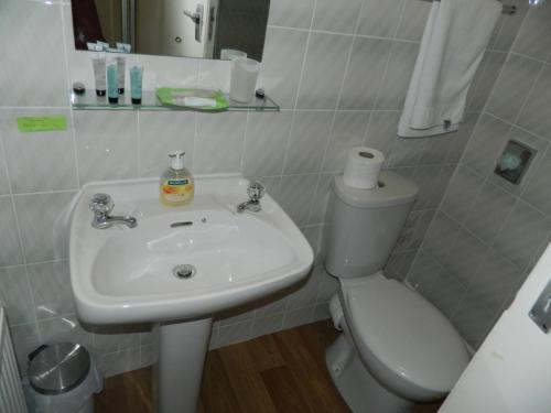 Twin Room with Sea View image 7